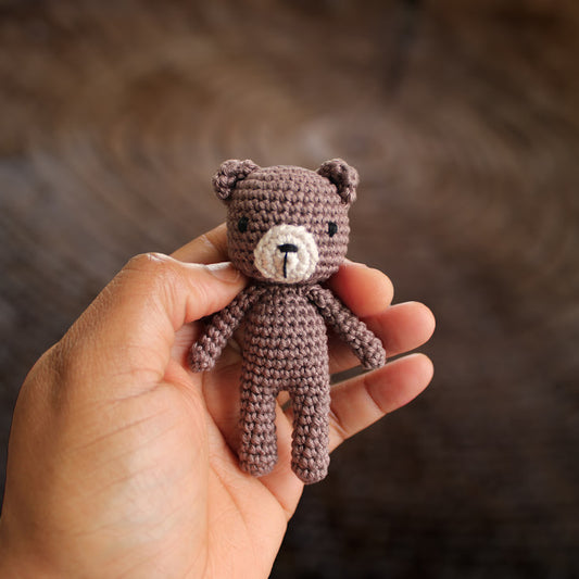 Mini crochet bear in Teddy and Linen