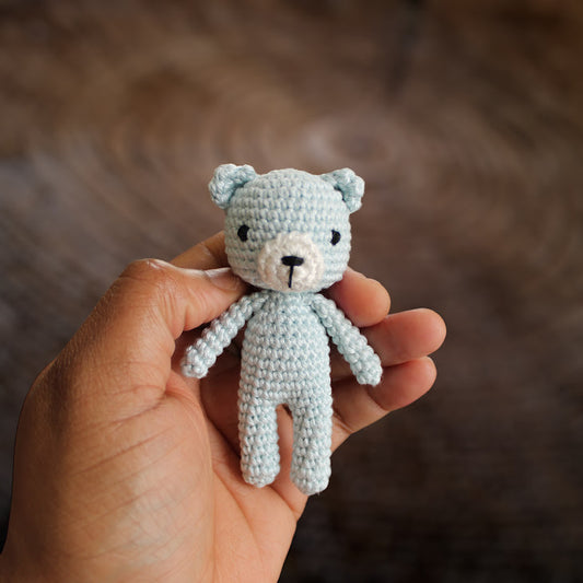 Mini crochet bear in Ice Blue and Ivory