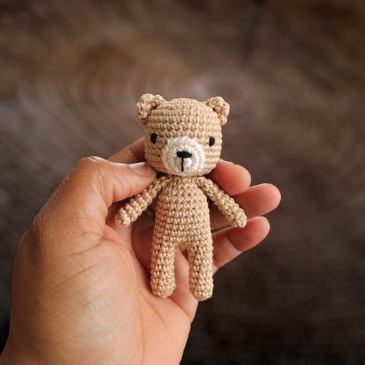 Mini crochet bear in Limestone and Cream